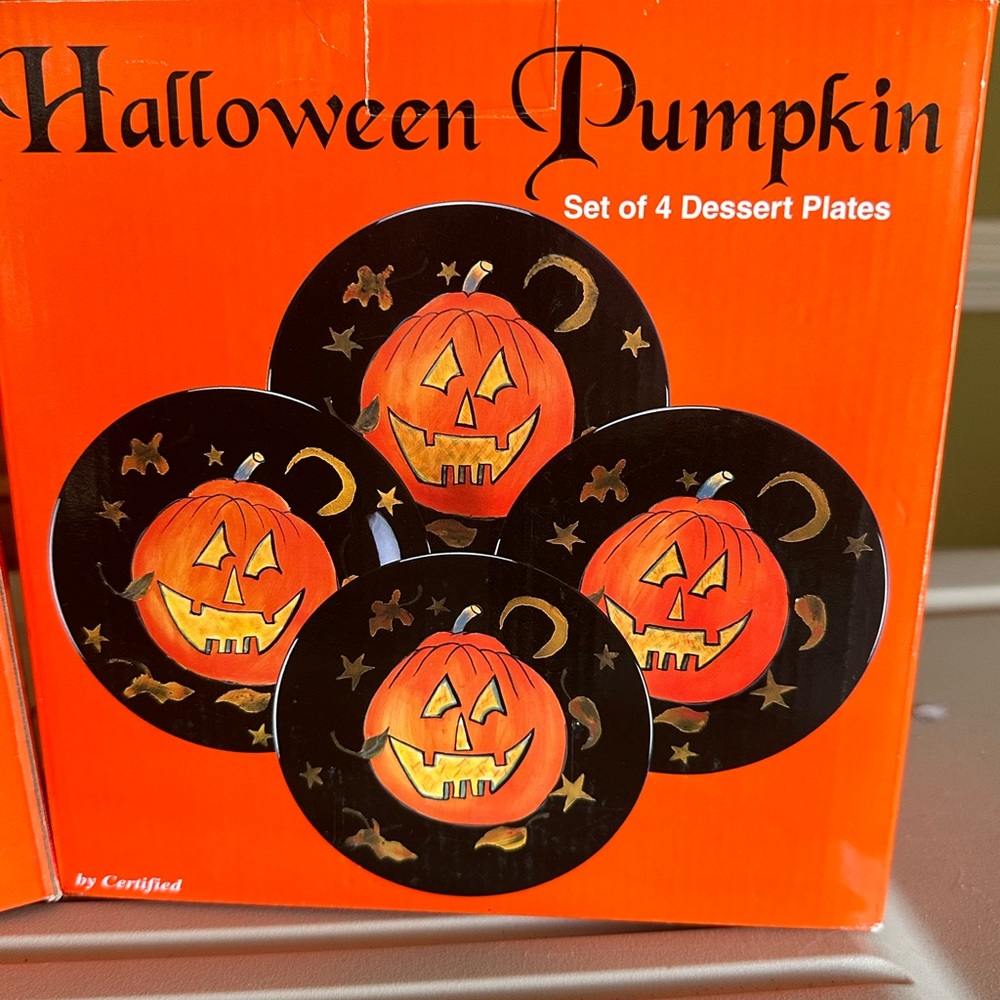 NIB Susan Winget Halloween Pumpkin Plates